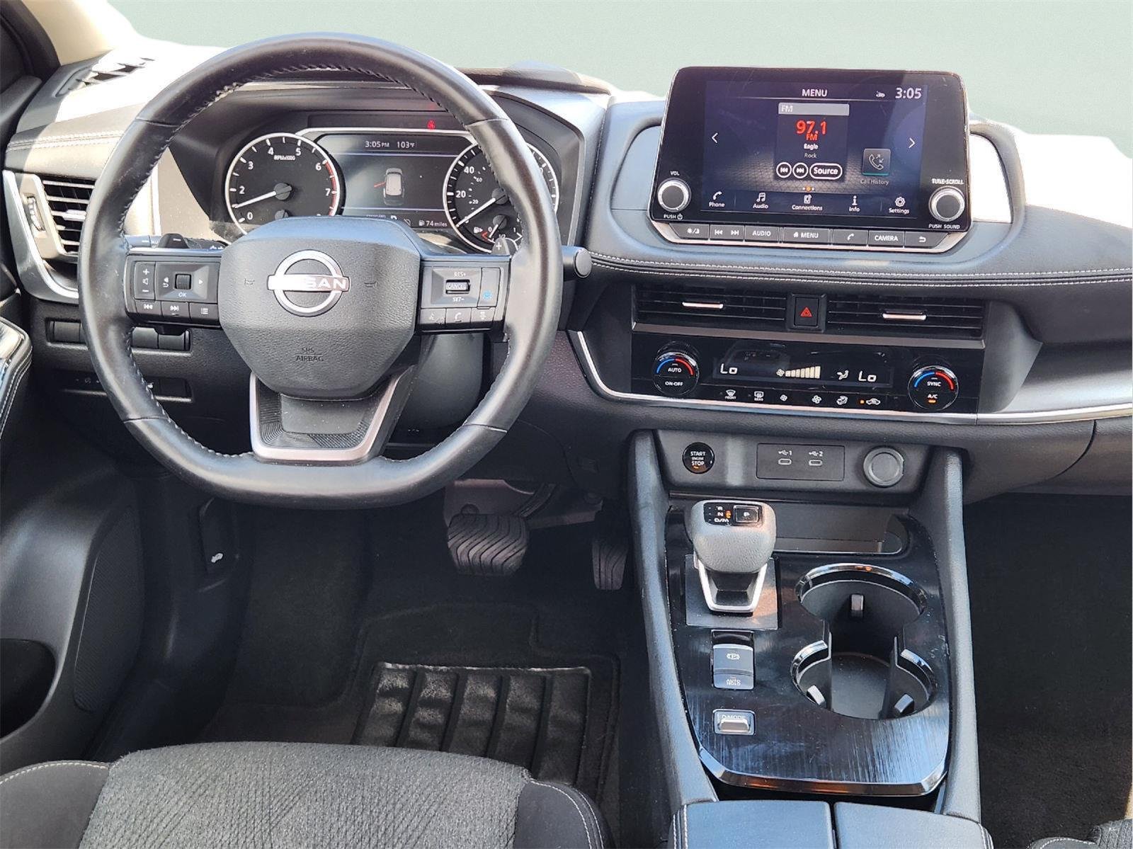 Used 2025 Everest White Pearl Nissan SV image 28