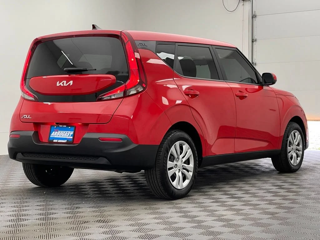 Used 2022  Kia LX image 6