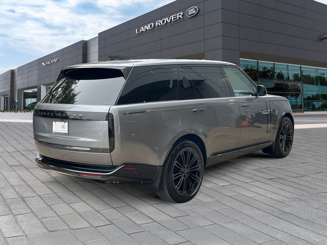 New 2026 Eiger Grey Land Rover SE image 5