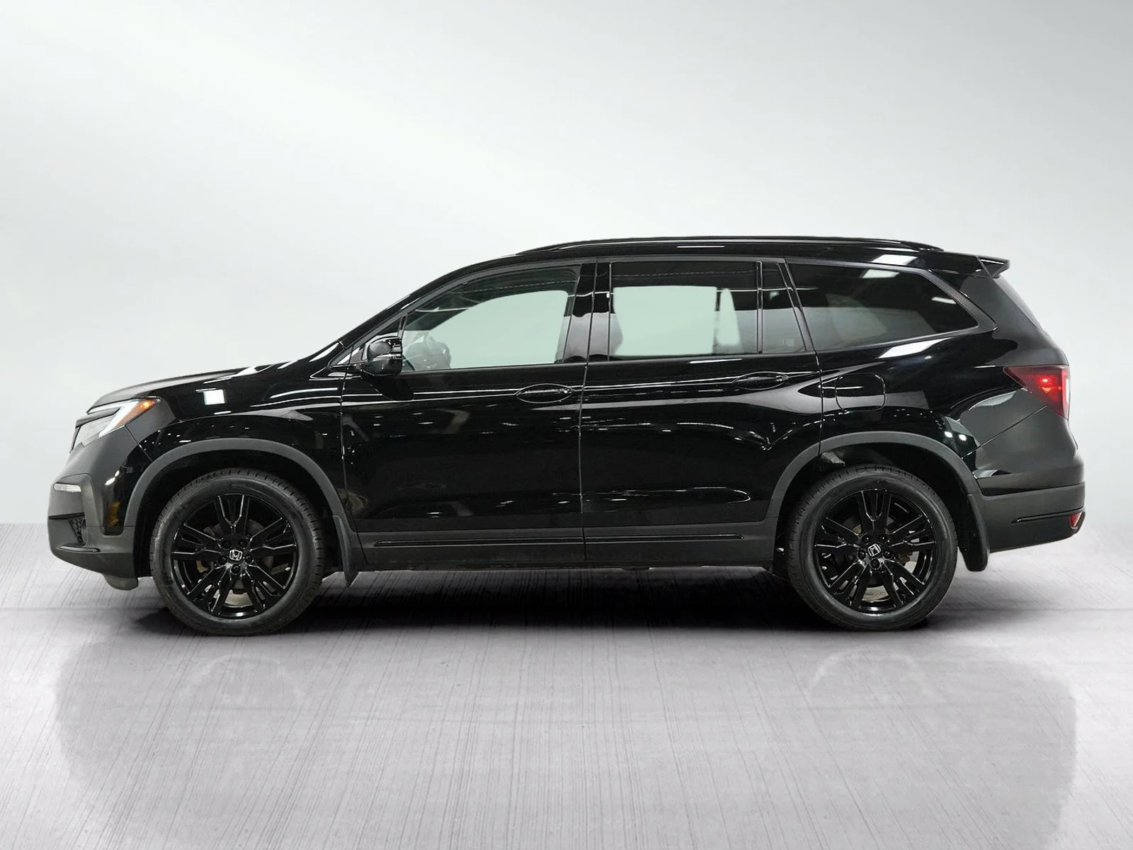 Used 2022 Honda Pilot Black Edition with VIN 5FNYF6H05NB505906 for sale in Burnsville, Minnesota