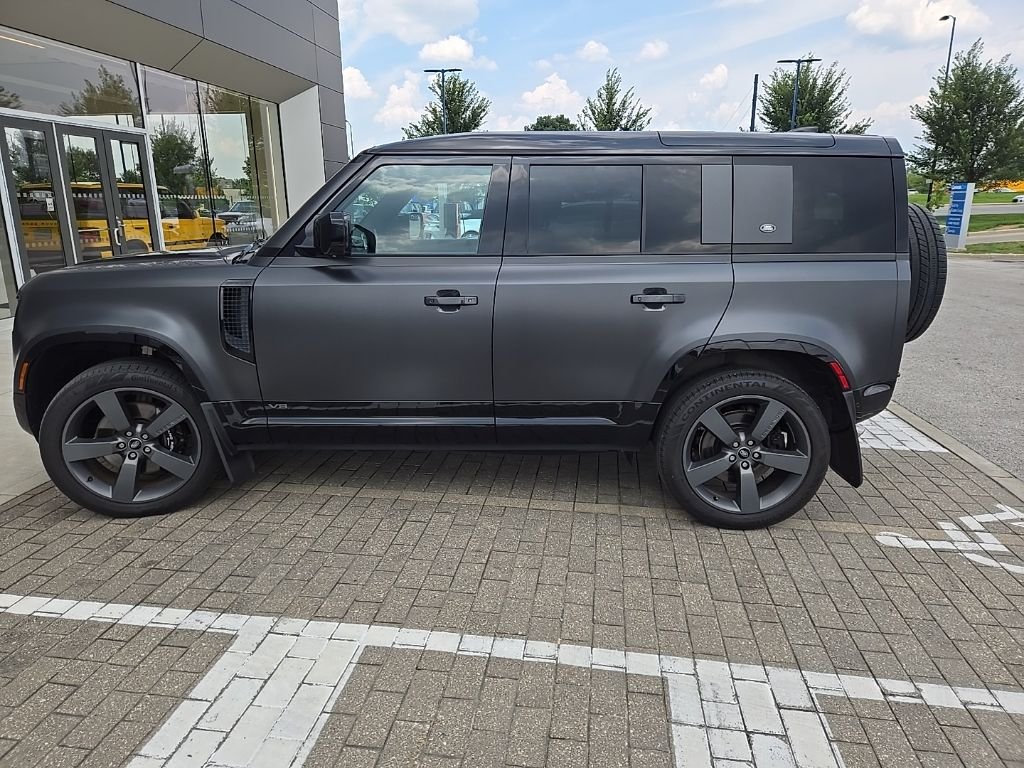Certified Used 2023 Carpathian Gray Premium Metallic Land Rover Carpathian Edition image 8