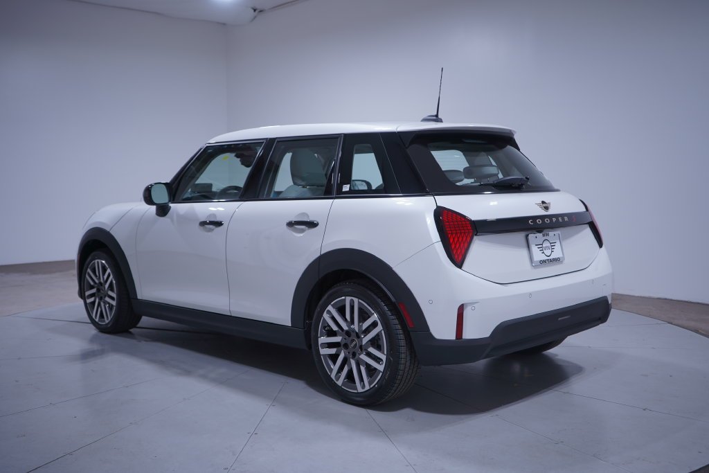 Used 2026 Nanuq White Metallic MINI Signature Plus image 3