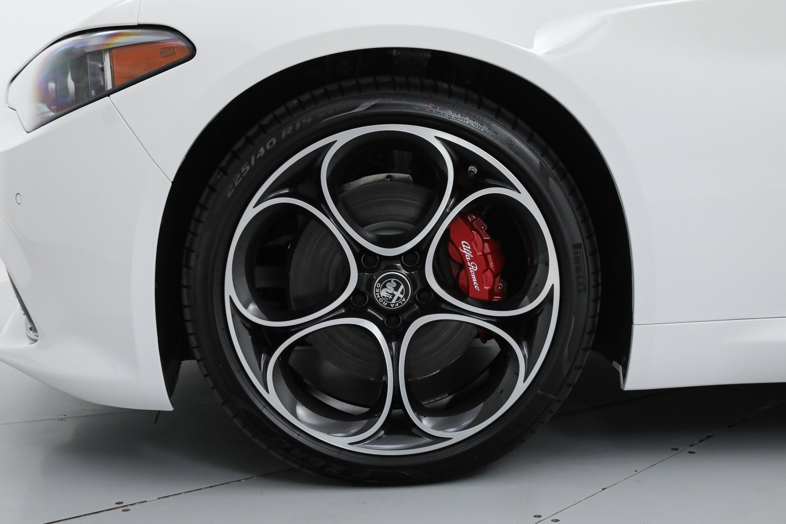 New 2026 Milano White Exterior Paint Alfa Romeo  image 19