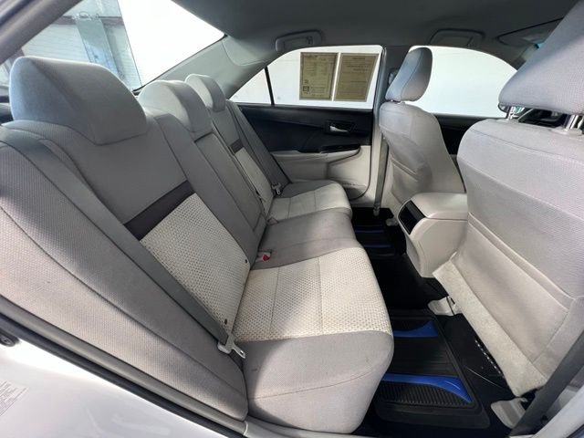 Used 2014 White Toyota LE image 31