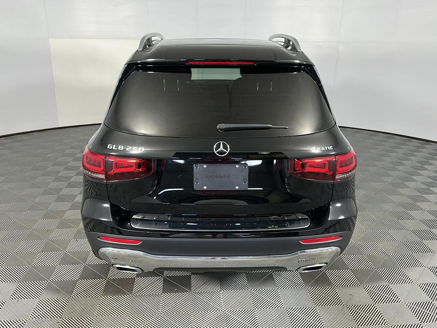 Used 2021 Cosmos Black Metallic Mercedes-Benz GLB 250 image 9