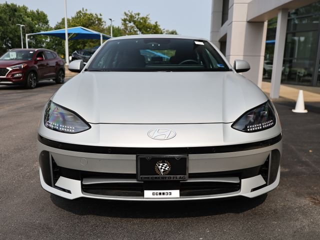 Used 2023 Gravity Gold Matte Hyundai SEL image 11