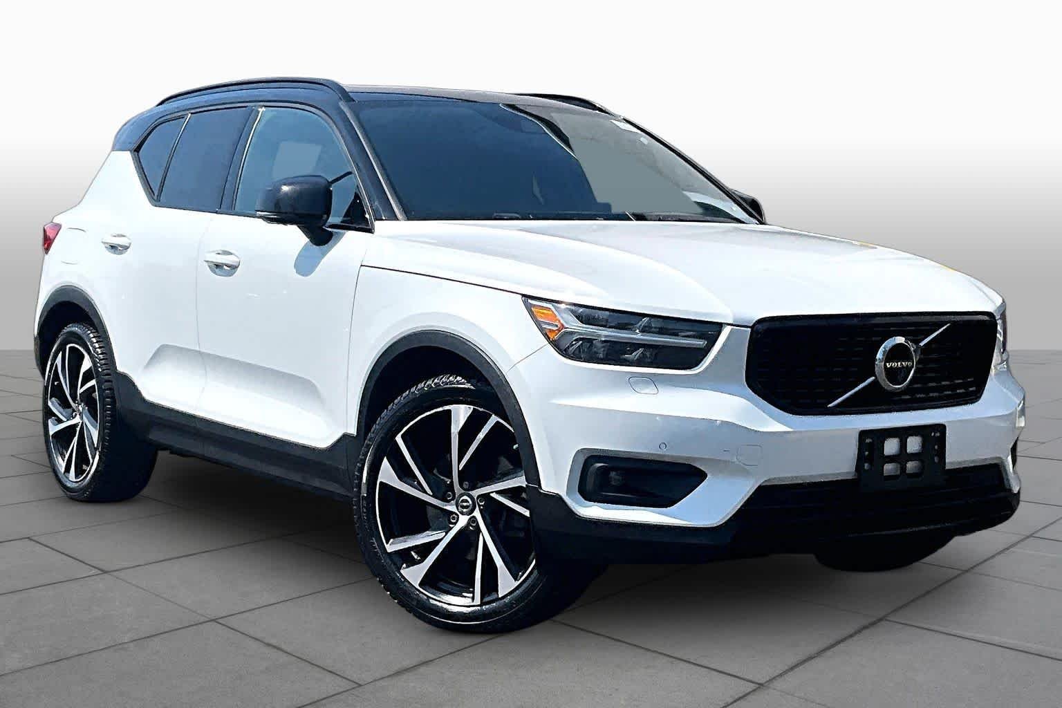 Used 2022 Crystal White Metallic Volvo R-Design image 3