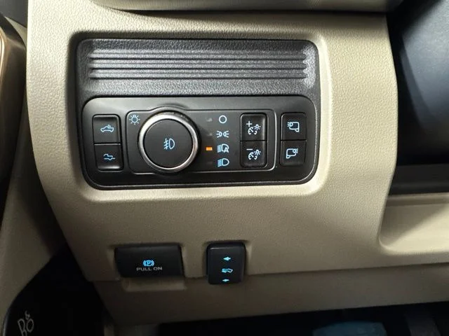 New 2026 Star White Metallic Tri-Coat Ford Platinum image 19
