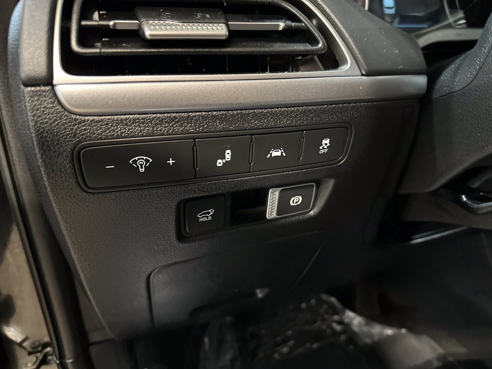 Used 2020 Black Hyundai SEL image 12