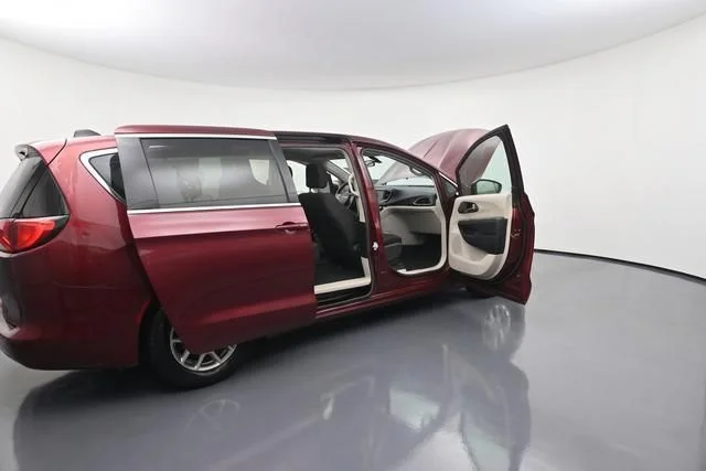 Used 2022 Red Chrysler LX image 12
