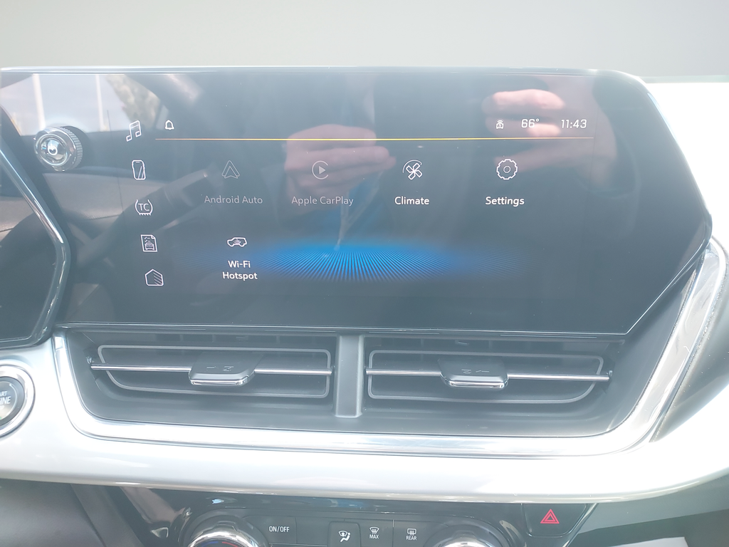 Used 2025 White Chevrolet LT image 17