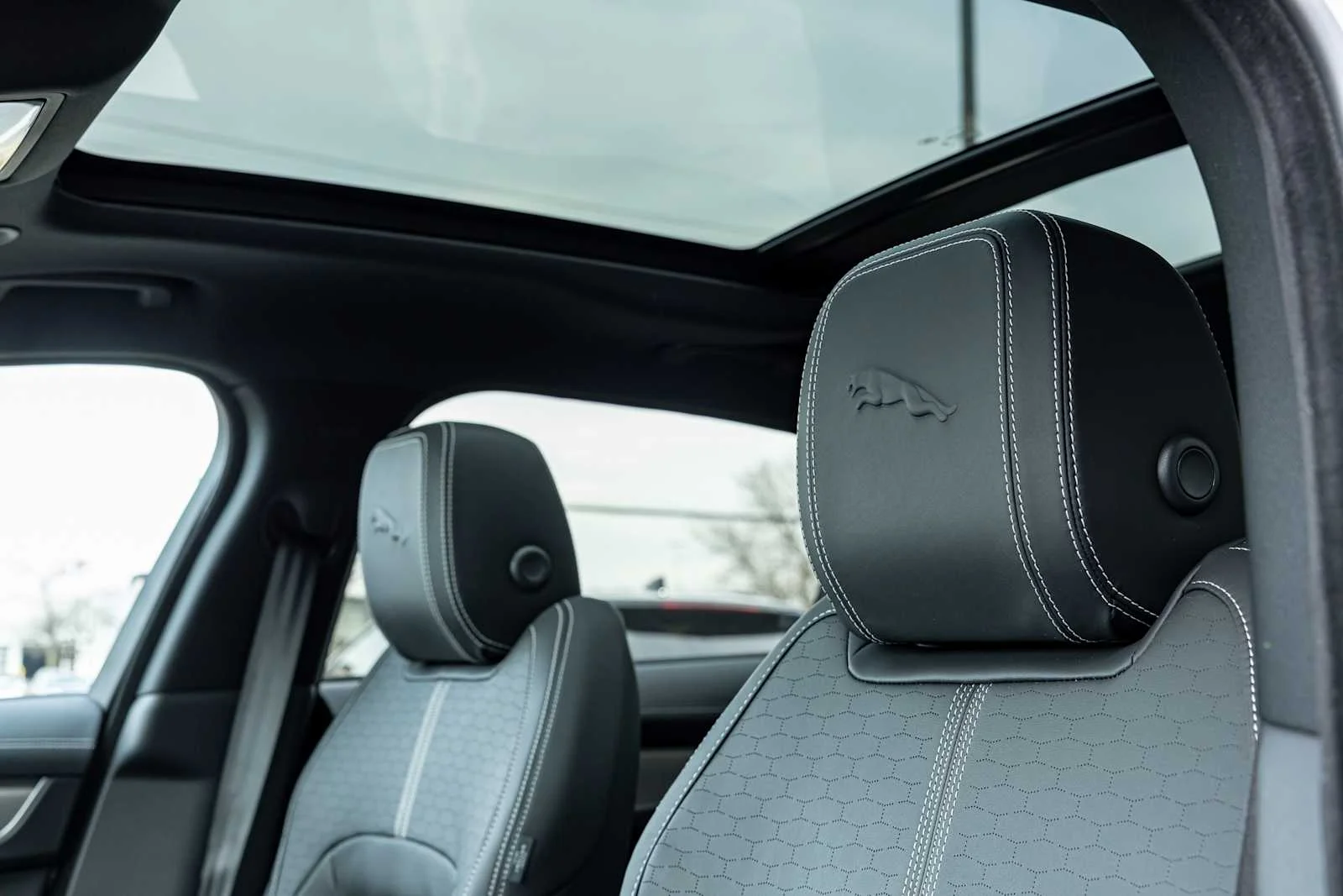 2026 Jaguar F-Pace R-Dynamic S - Photo 27