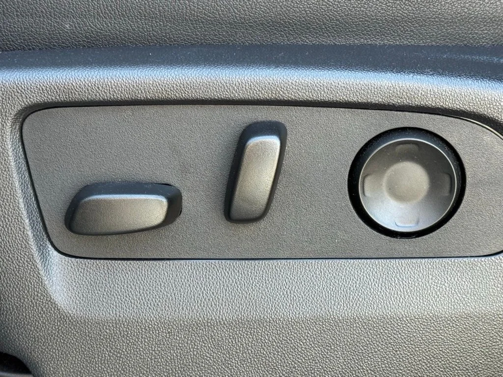 Used 2025 Gray Chevrolet Premier image 21
