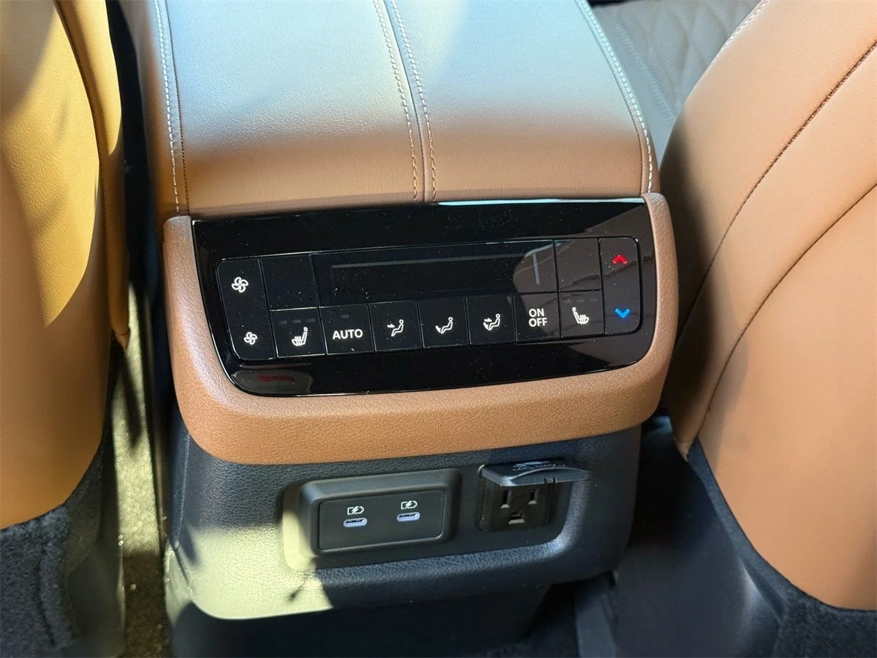 New 2026 Radiant White/Black Obsidian INFINITI Autograph AWD image 30