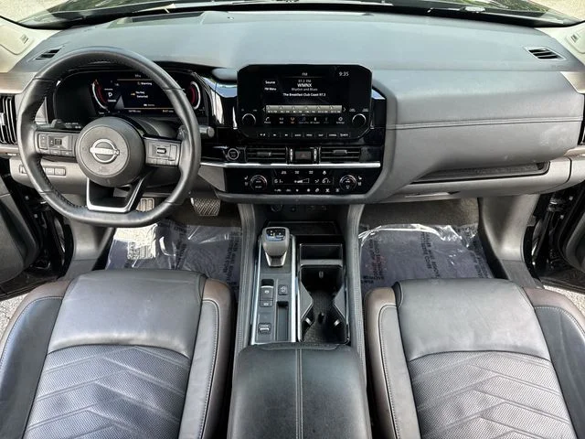 Used 2024 Black Nissan Platinum image 9