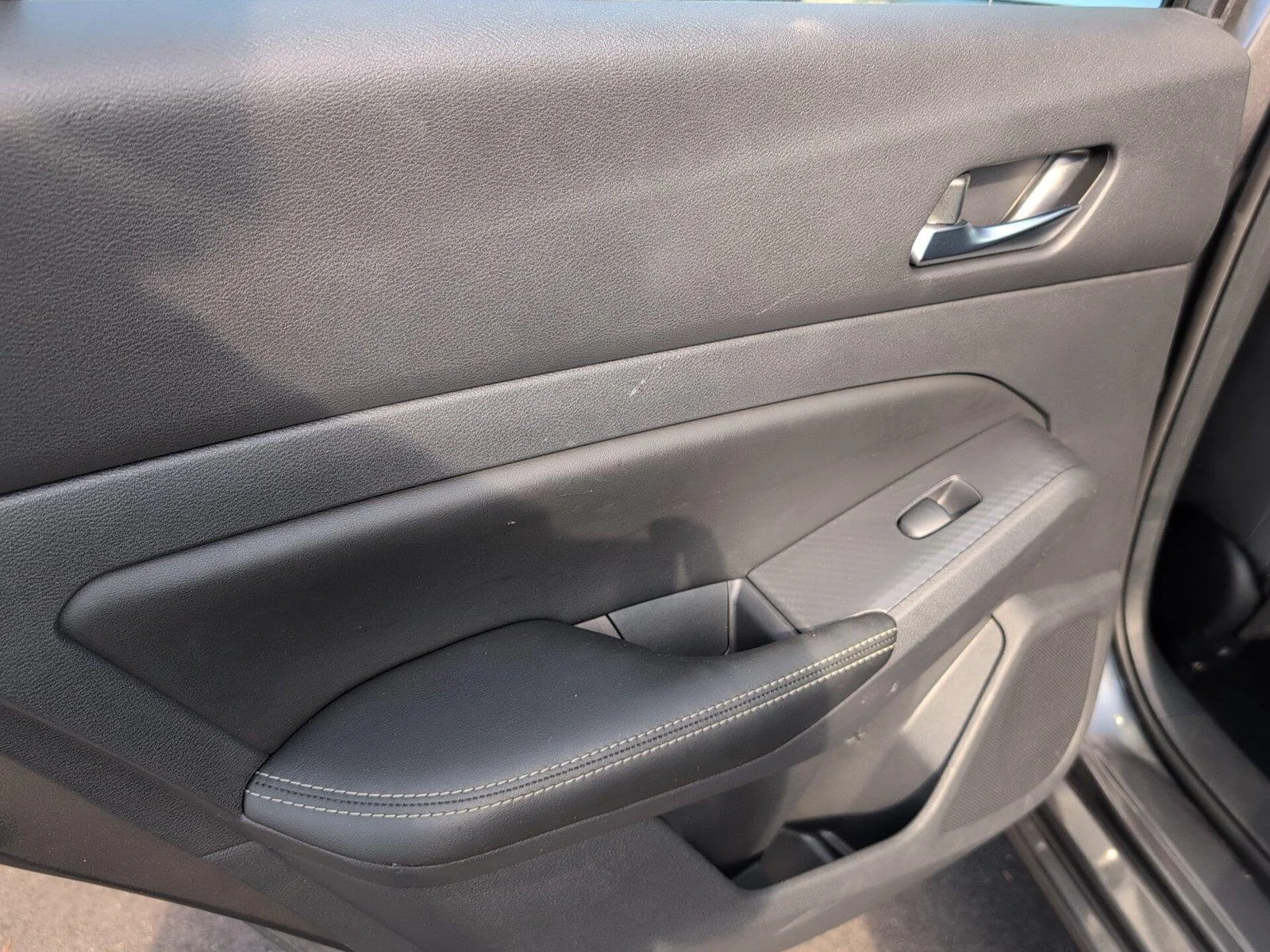 Used 2022 Gun Metallic Nissan 2.5 SV image 34