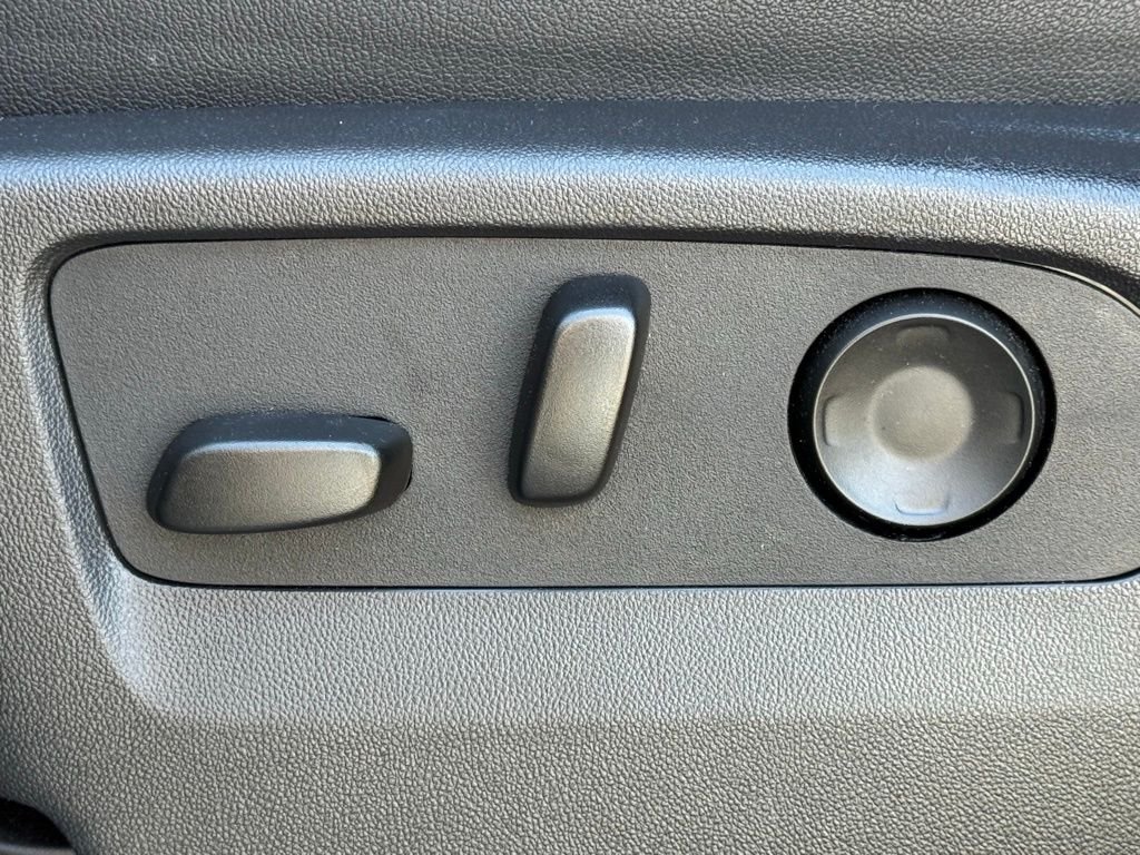 Used 2025 Gray Chevrolet Premier image 21
