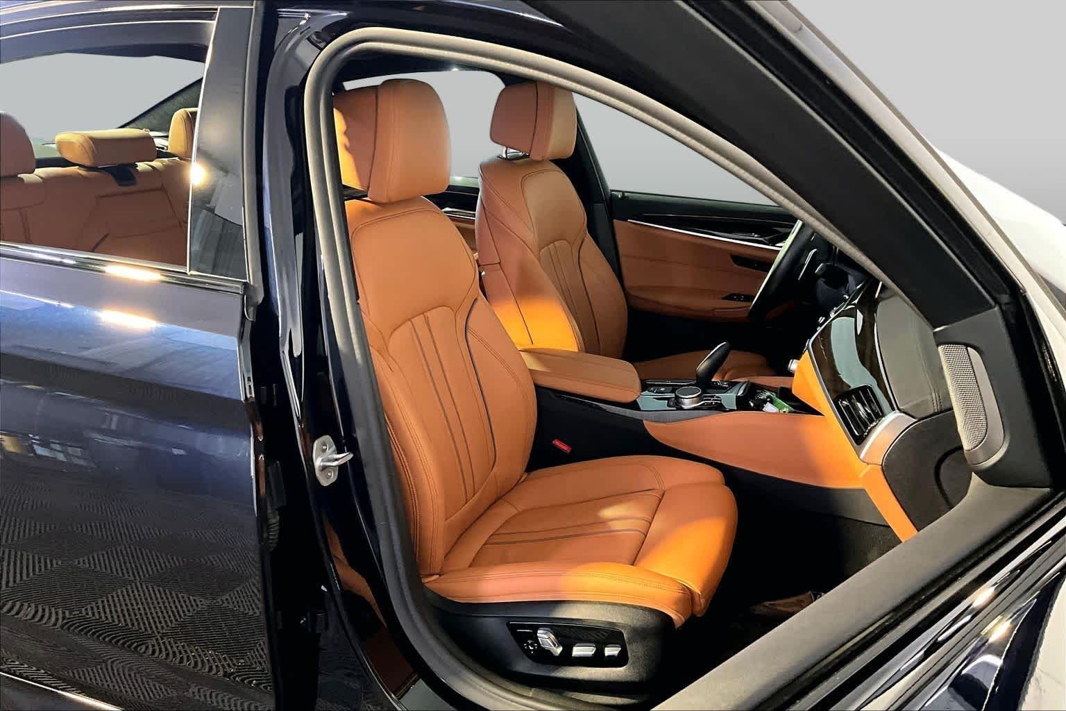 Used 2019 Carbon Black Metallic BMW M550i xDrive image 8