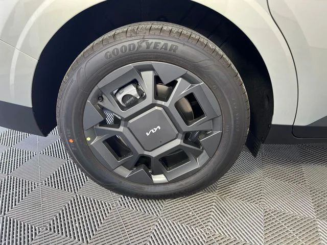 New 2027 White Kia EX image 45