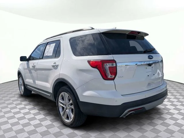 Used 2017 White Ford XLT image 4