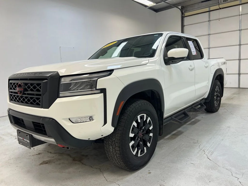 Used 2024 White Nissan PRO-4X image 12
