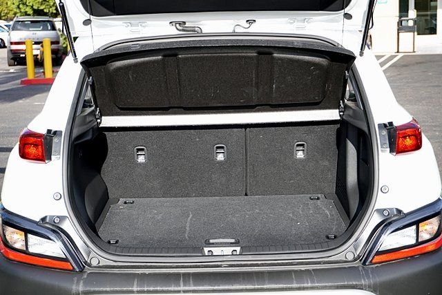 Used 2023 White Hyundai SEL image 12