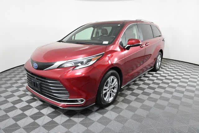 Used 2022 Ruby Flare Pearl Toyota Platinum image 2