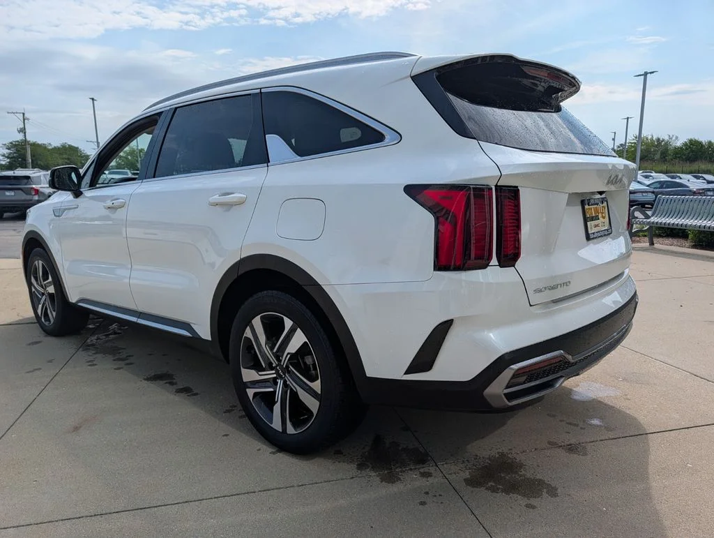 Used 2023 White Kia EX image 5