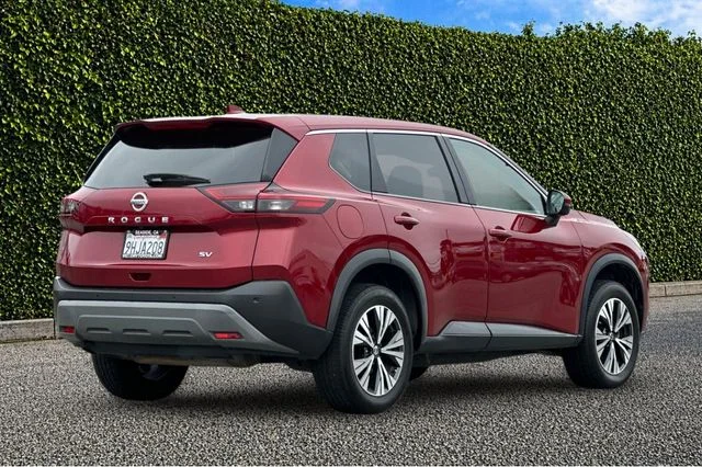 Used 2021 Red Nissan SV image 4