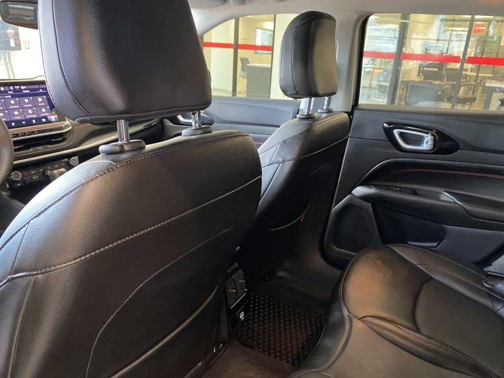 Used 2022 Silver Jeep Trailhawk image 19