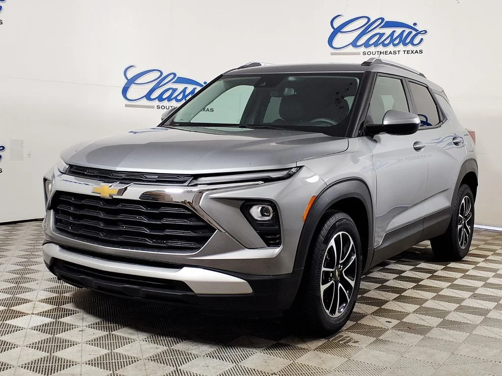 Used 2025 Gray Chevrolet LT image 5