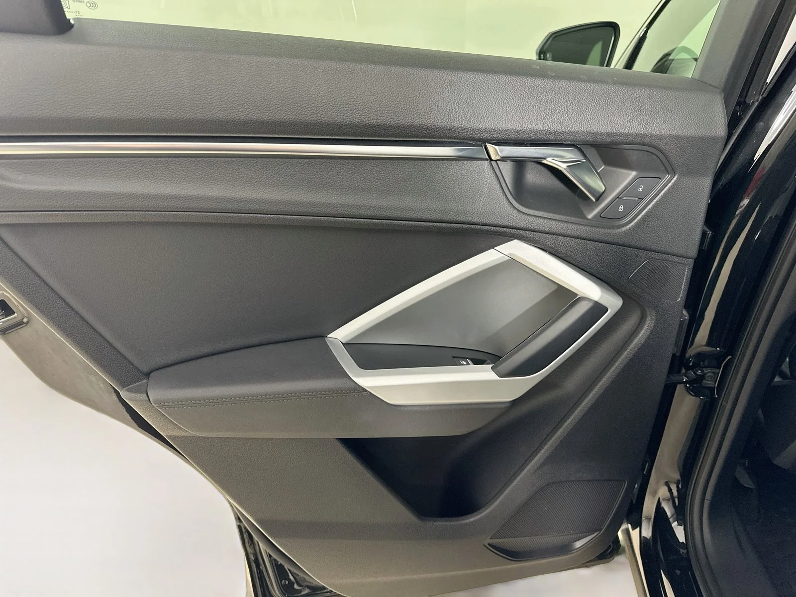 Used 2022 Black Audi  image 37