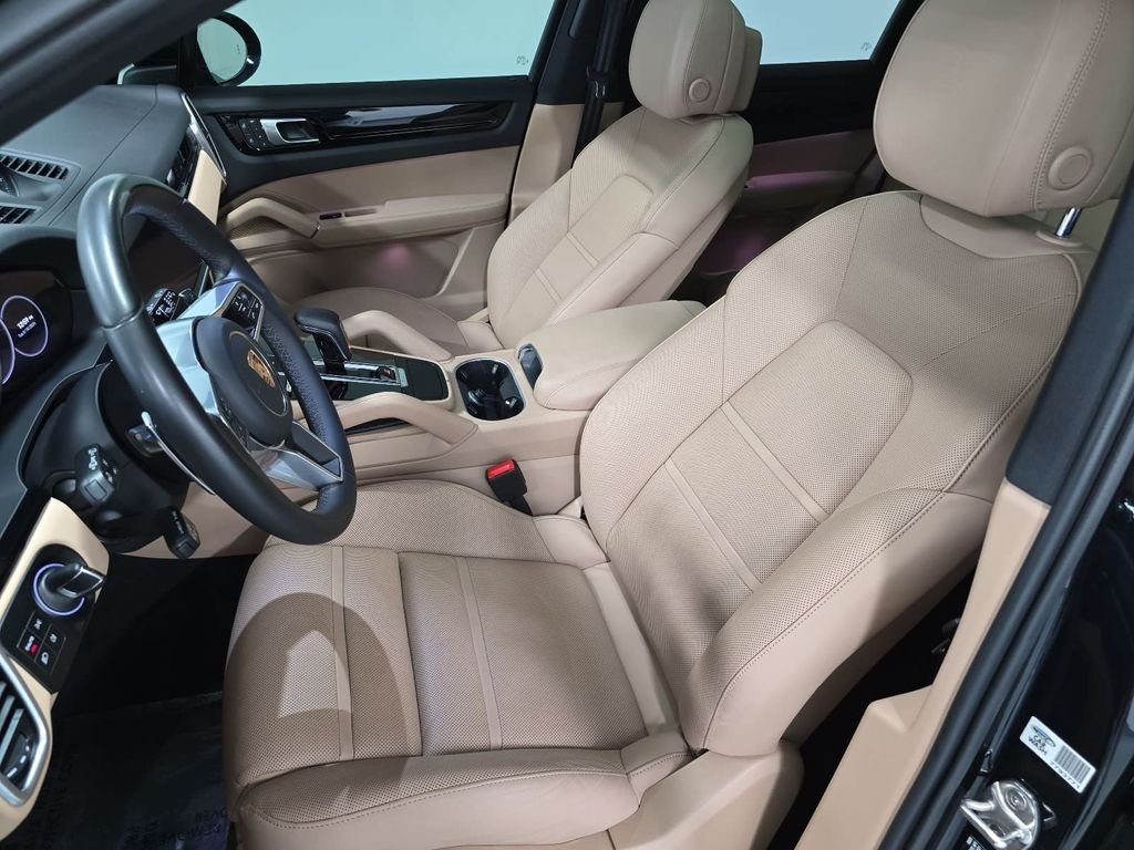 Certified Used 2023  Porsche Base image 5