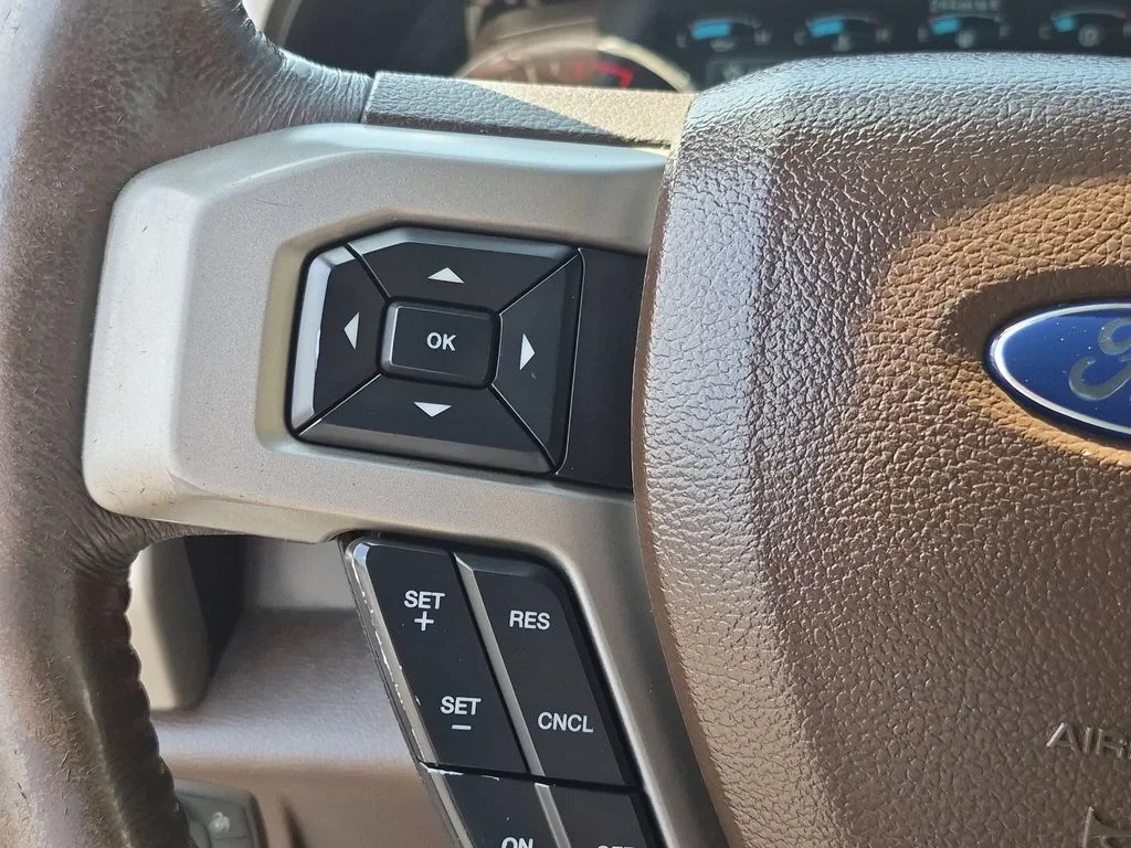Used 2016  Ford King Ranch image 17