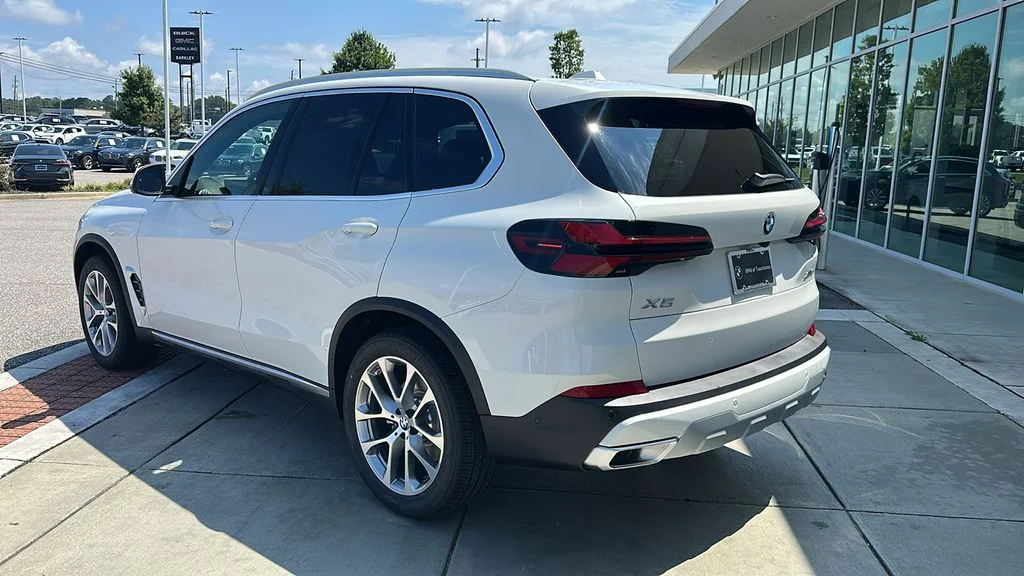 Used 2026 White BMW xDrive40i image 4