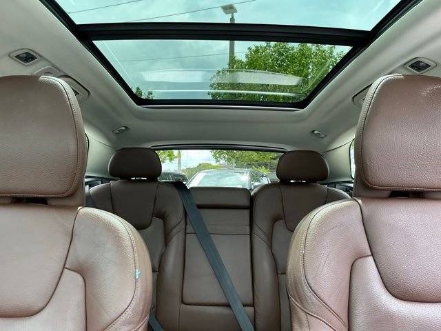 Used 2019 White Volvo T5 Momentum image 16