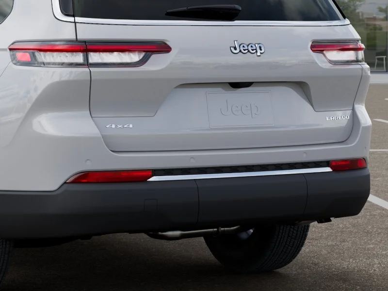 New 2026 Bright White Clear-Coat Exterior Paint Jeep Laredo image 40