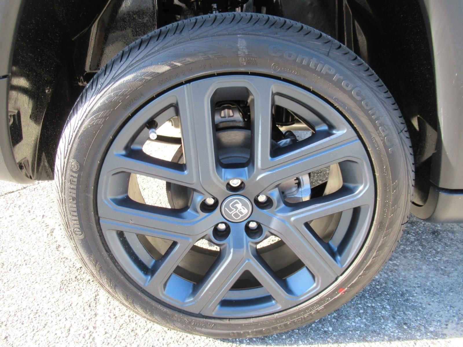 New 2026 Diamond Black Crystal Pearlcoat Jeep Latitude image 8