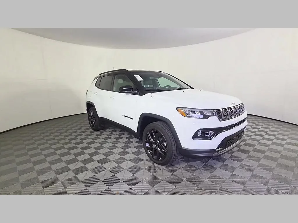 New 2026 Bright White Clear-Coat Exterior Paint Jeep Limited Altitude image 21