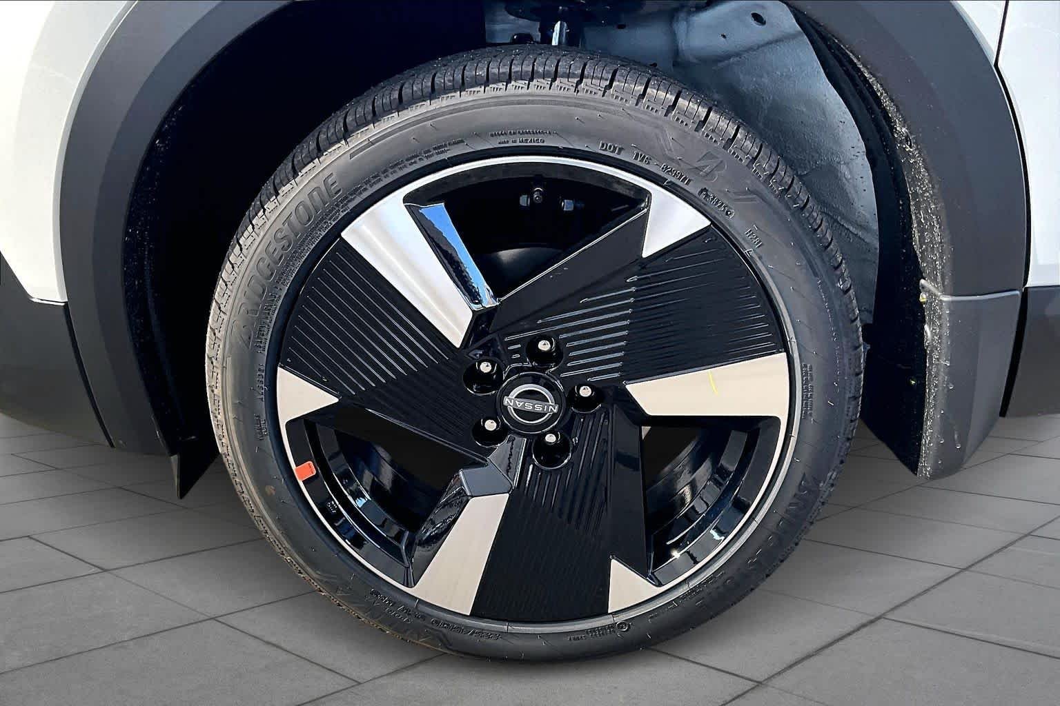 New 2026 Aspen White TriCoat Nissan SR image 9