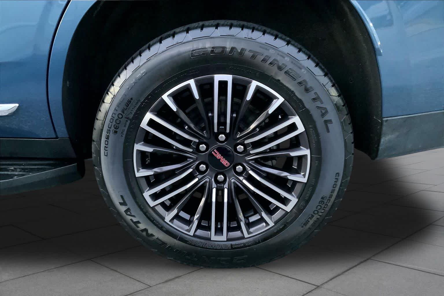Used 2025 Downpour Metallic GMC Elevation image 11