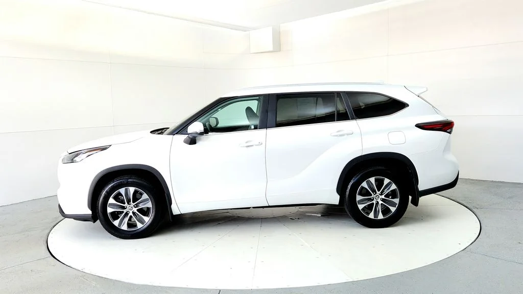 Certified Used 2024 Beige Toyota XLE image 3