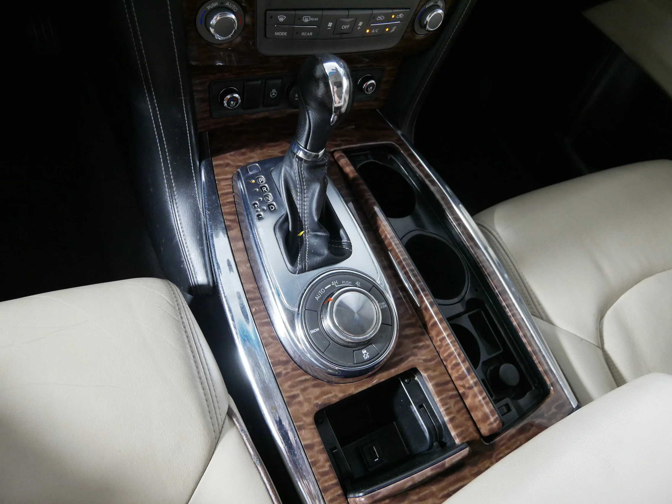 Used 2017 Pearl White Nissan Platinum image 24