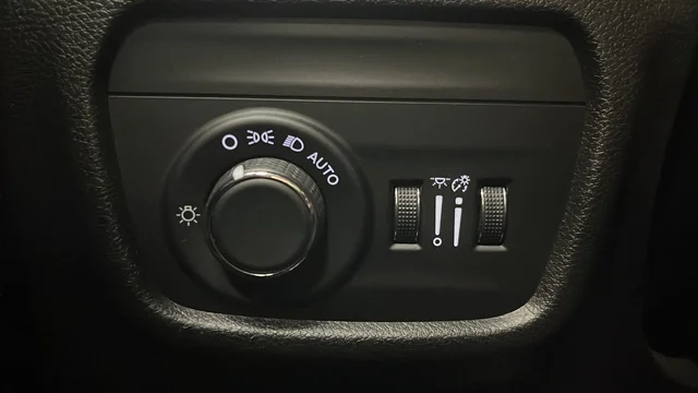Used 2022 Gray Metallic Jeep Altitude image 28