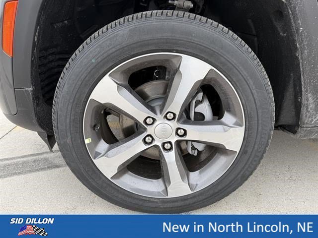 New 2026 Baltic Gray Metallic Clear-Coat Exterior Paint Jeep Limited image 5
