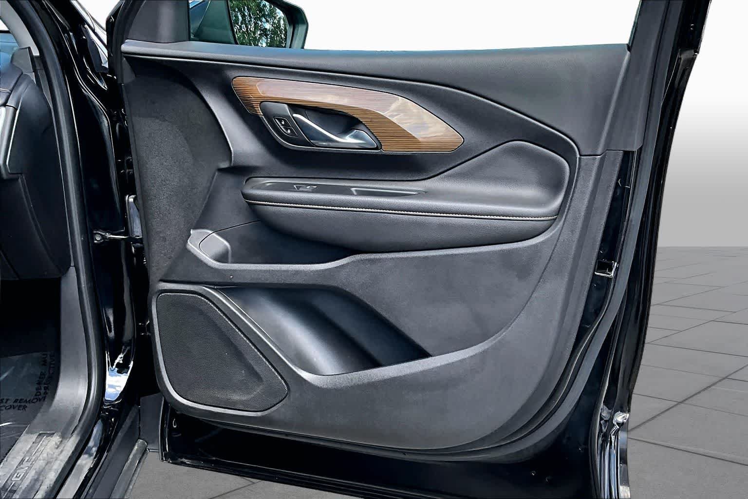 Used 2019 Ebony Twilight Metallic GMC SLE image 27