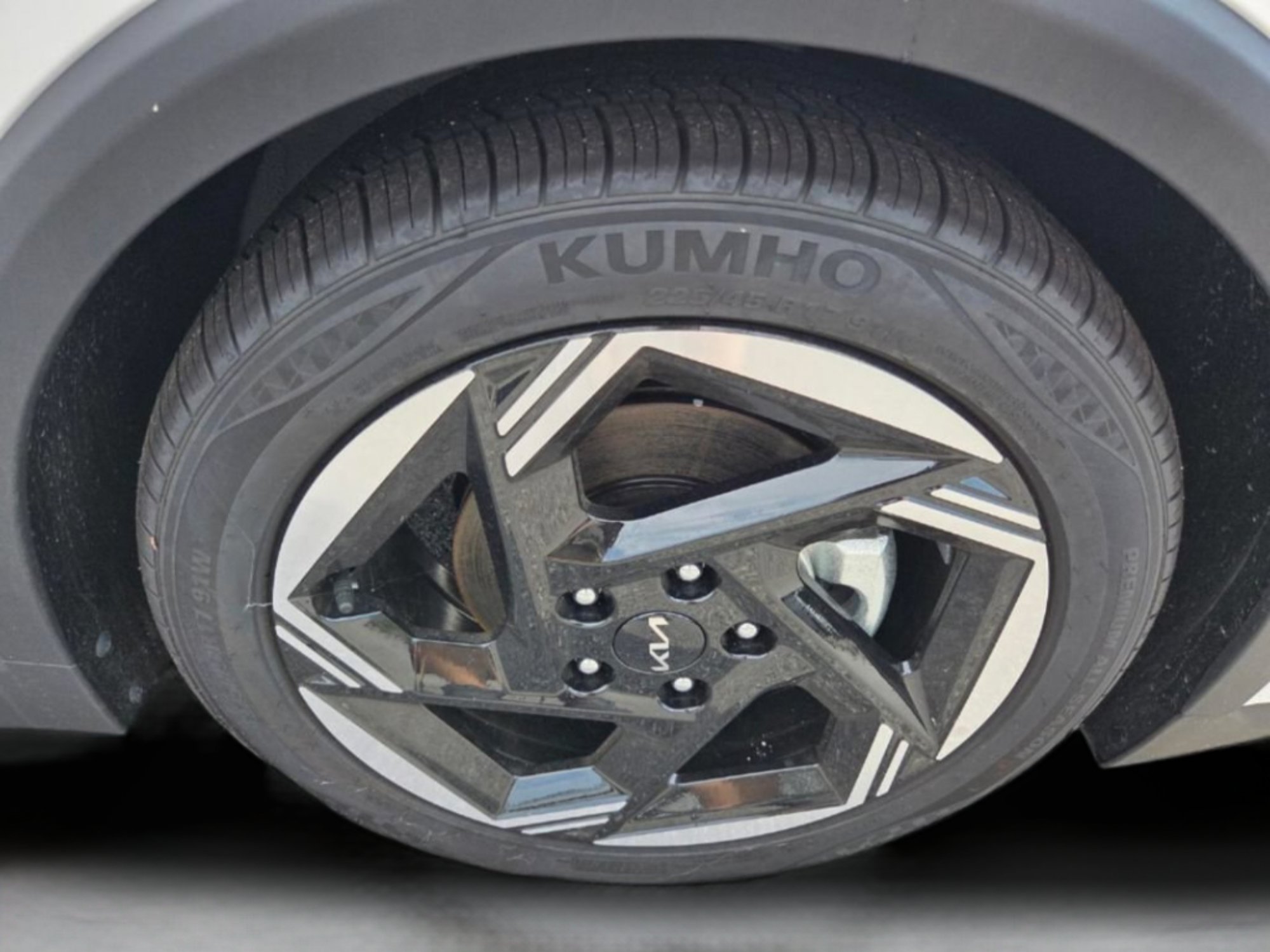 New 2026 Snow White Pearl Kia EX image 29