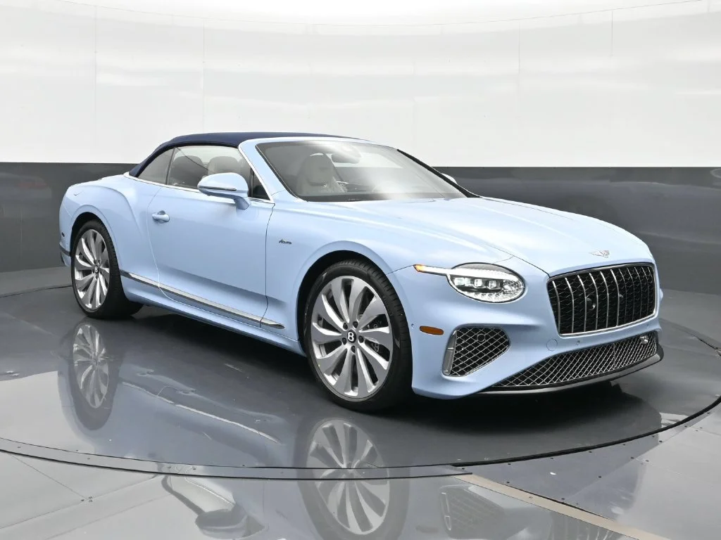 Used 2026  Bentley V8 image 13