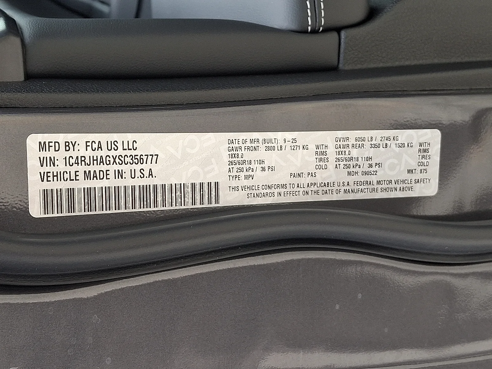 New 2025 Baltic Gray Metallic Clear-Coat Exterior Paint Jeep Laredo X image 22