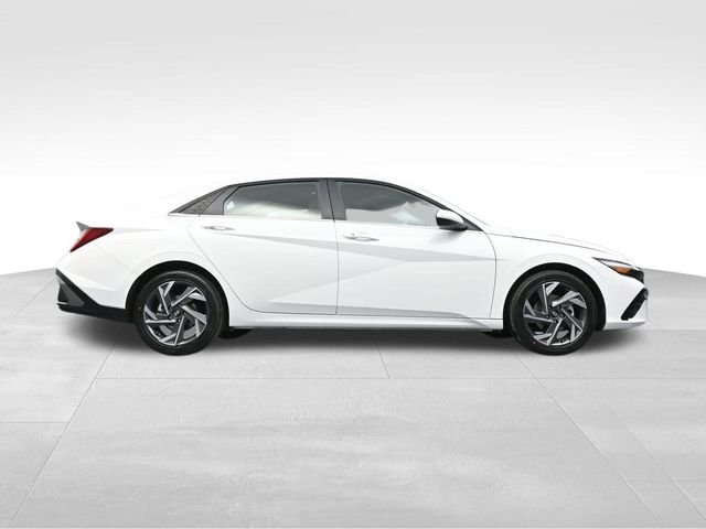 Certified Used 2025 White Hyundai SEL Convenience image 38